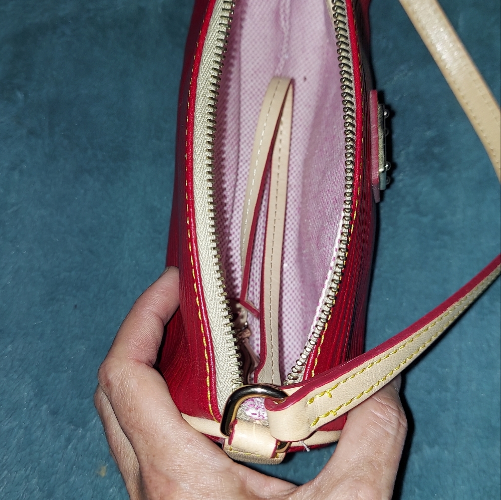 Dooney and Bourke Barrel Bag - Picture 6 of 8